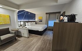 Comfort Inn & Suites Saint Louis Lafayette Square